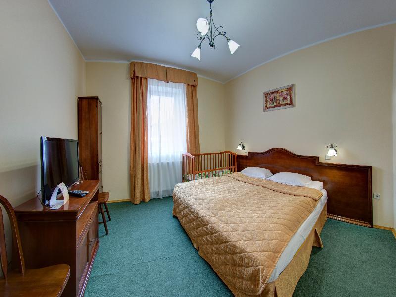 Lavanda Country Club Tatariv Bagian luar foto