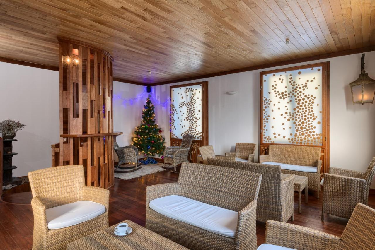 Lavanda Country Club Tatariv Bagian luar foto